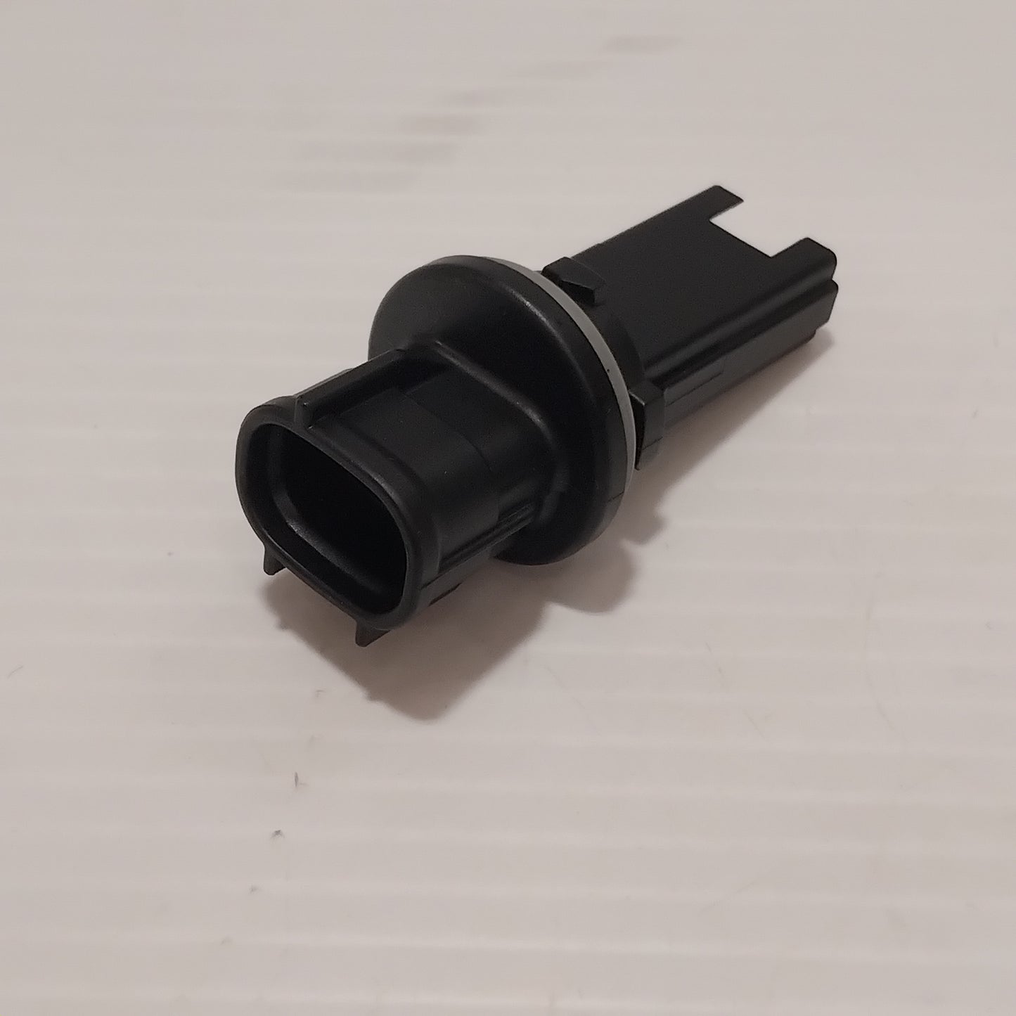 Genuine Ford Holder Assy - Bulb - Double-Pole | 1475359
