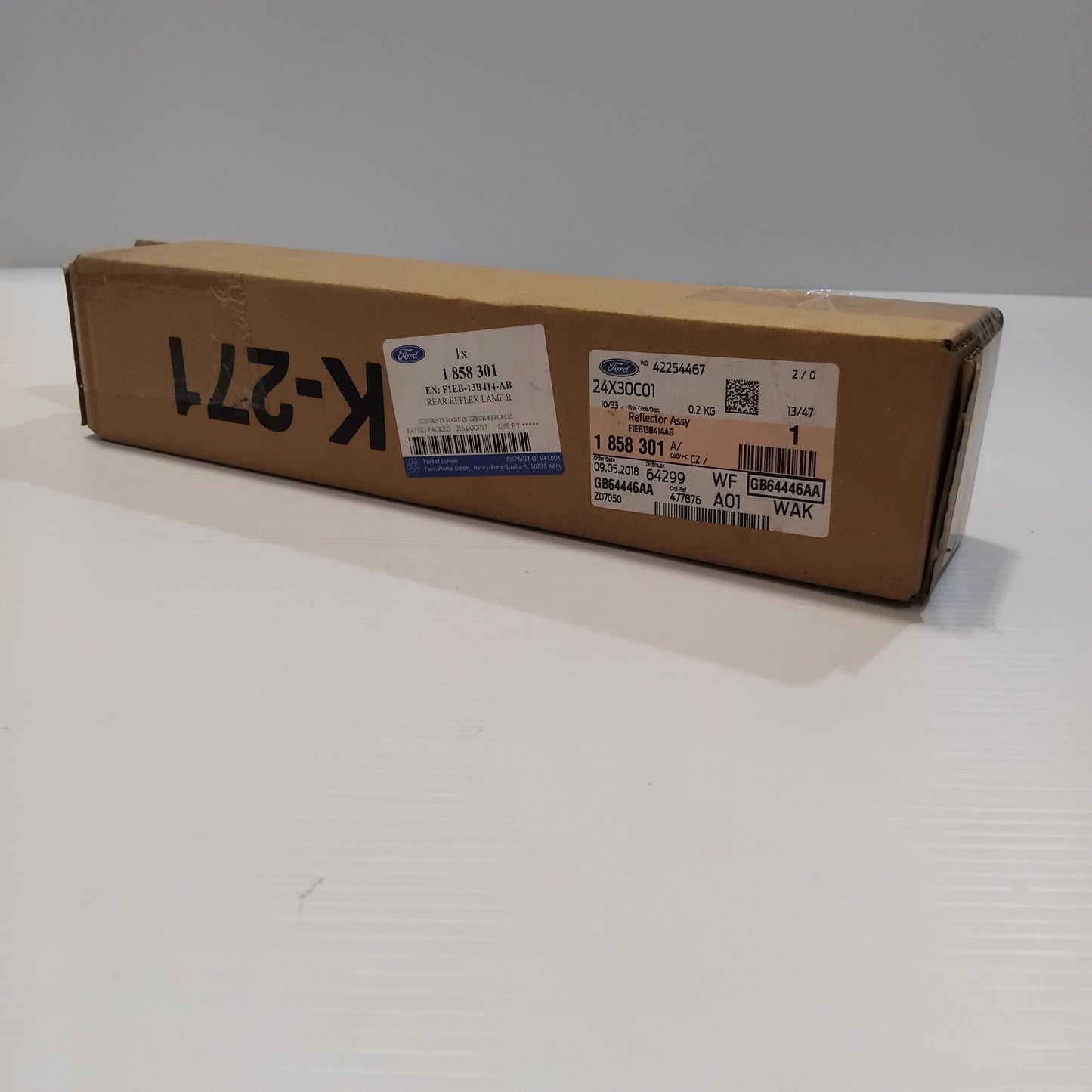Genuine Rear Right Reflector - Ford Focus CEW 2014-2019 | 1858301