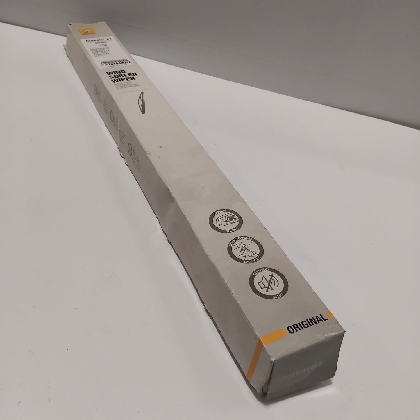 Front Wiper Blades Renault Trafic MK2 | 7701049052