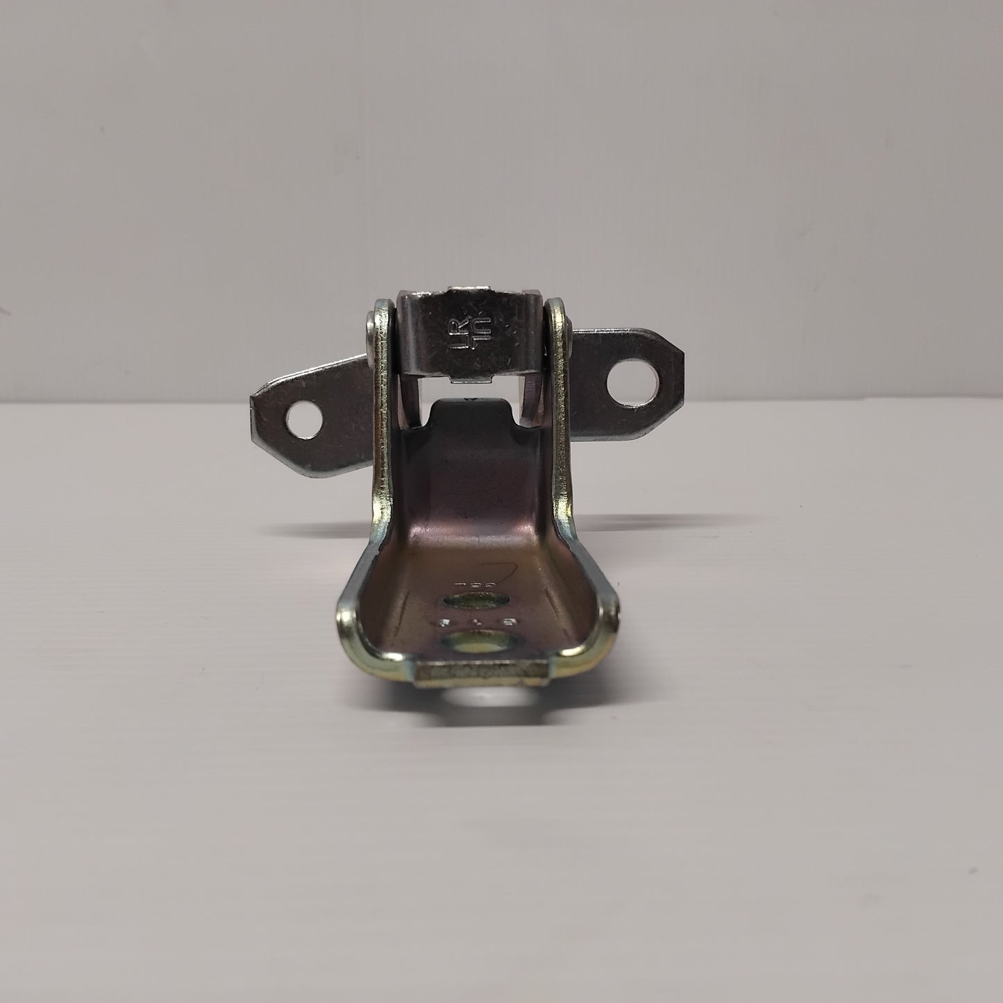 Genuine Suzuki Hinge, Front Door Avk3 | 69320-68LB0-000