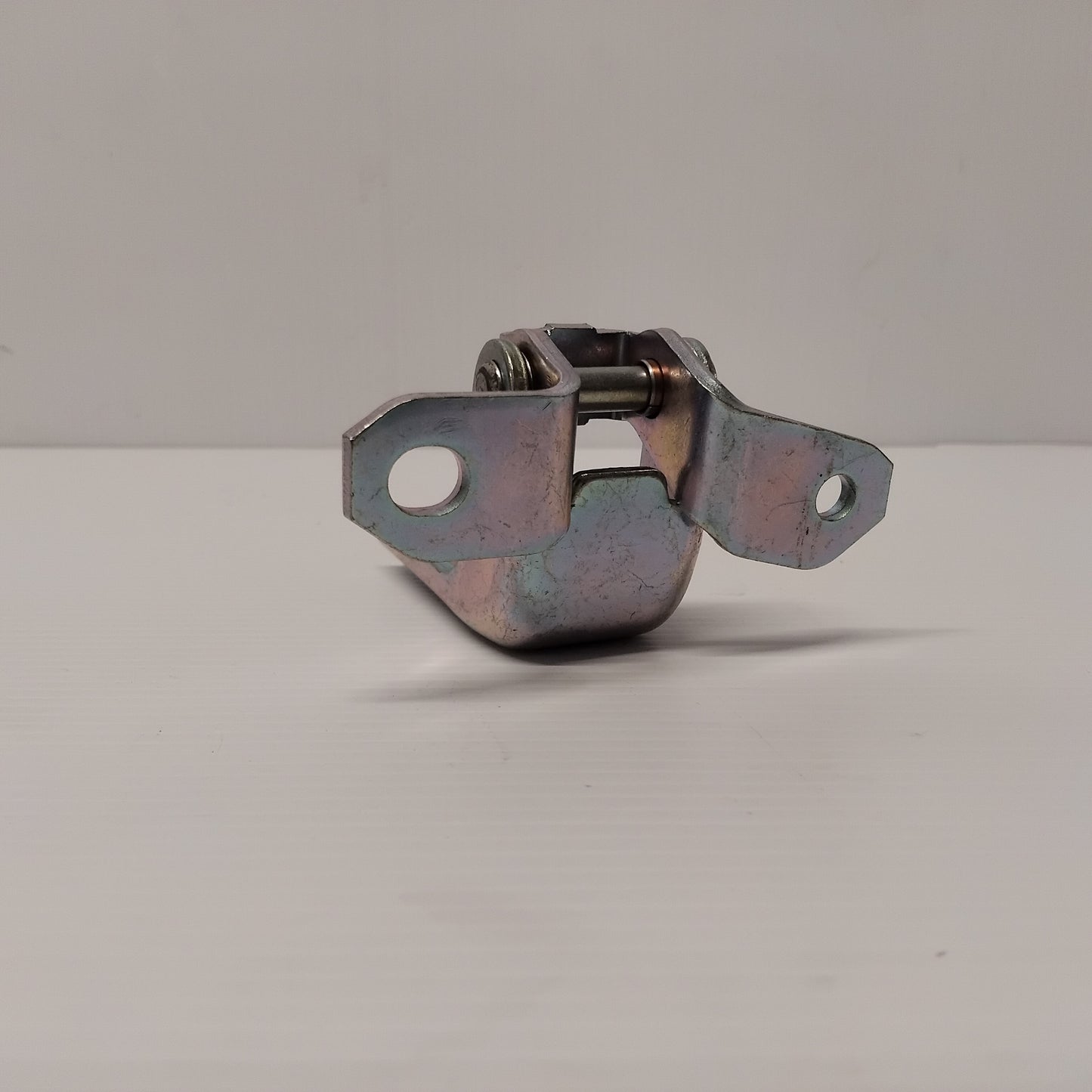 Genuine Suzuki Hinge, Front Door Avk3 | 69320-68LB0-000