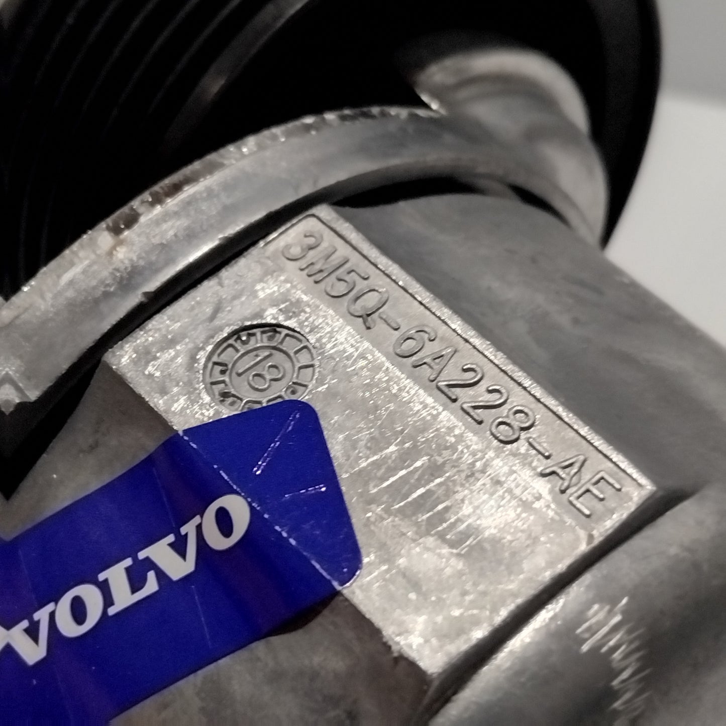 Genuine Volvo Belt Set | 9487168