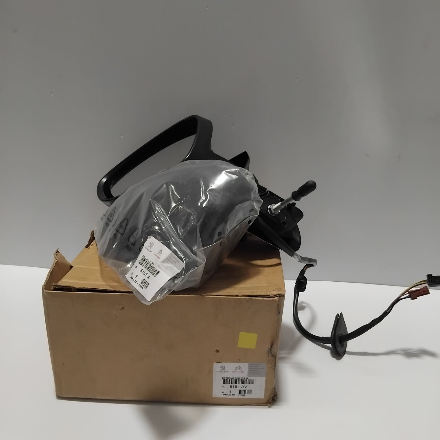 Genuine Peugeot Ext View Mirror | 8154AV