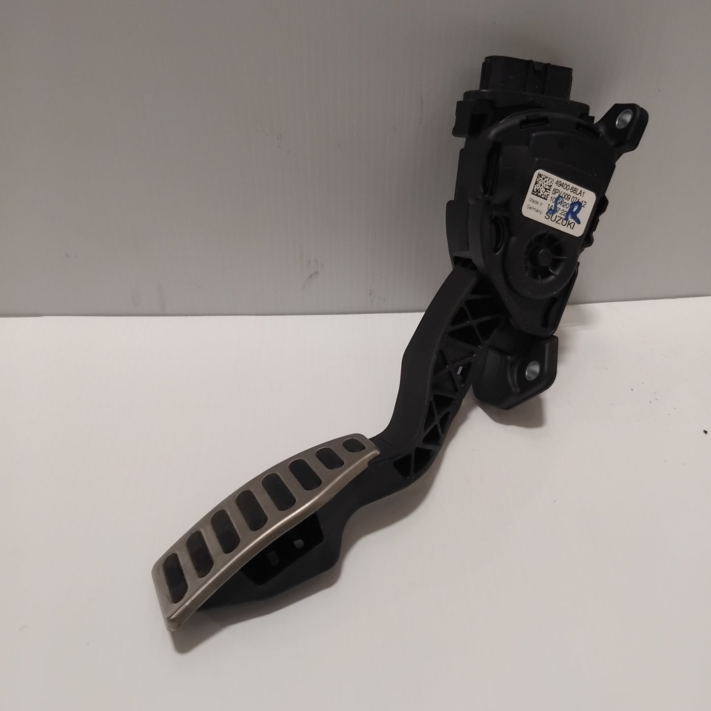 Genuine Suzuki Pedal,Accelerator Azg4 | 49400-68LA1-000