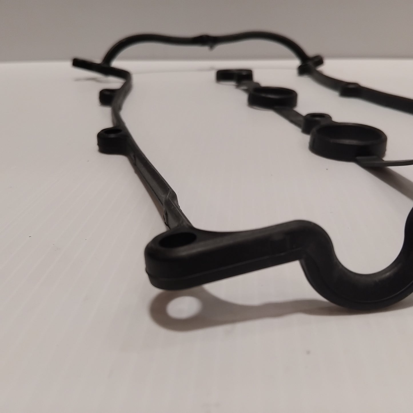 Genuine Ford Gasket - Valve Rocker Arm Cover | 3992585