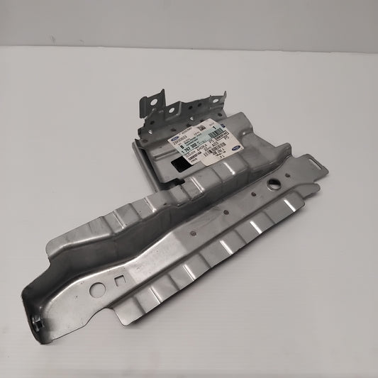 Genuine Right Fender Bracket - Ford Focus C-Max 2010-2015 | 1767302