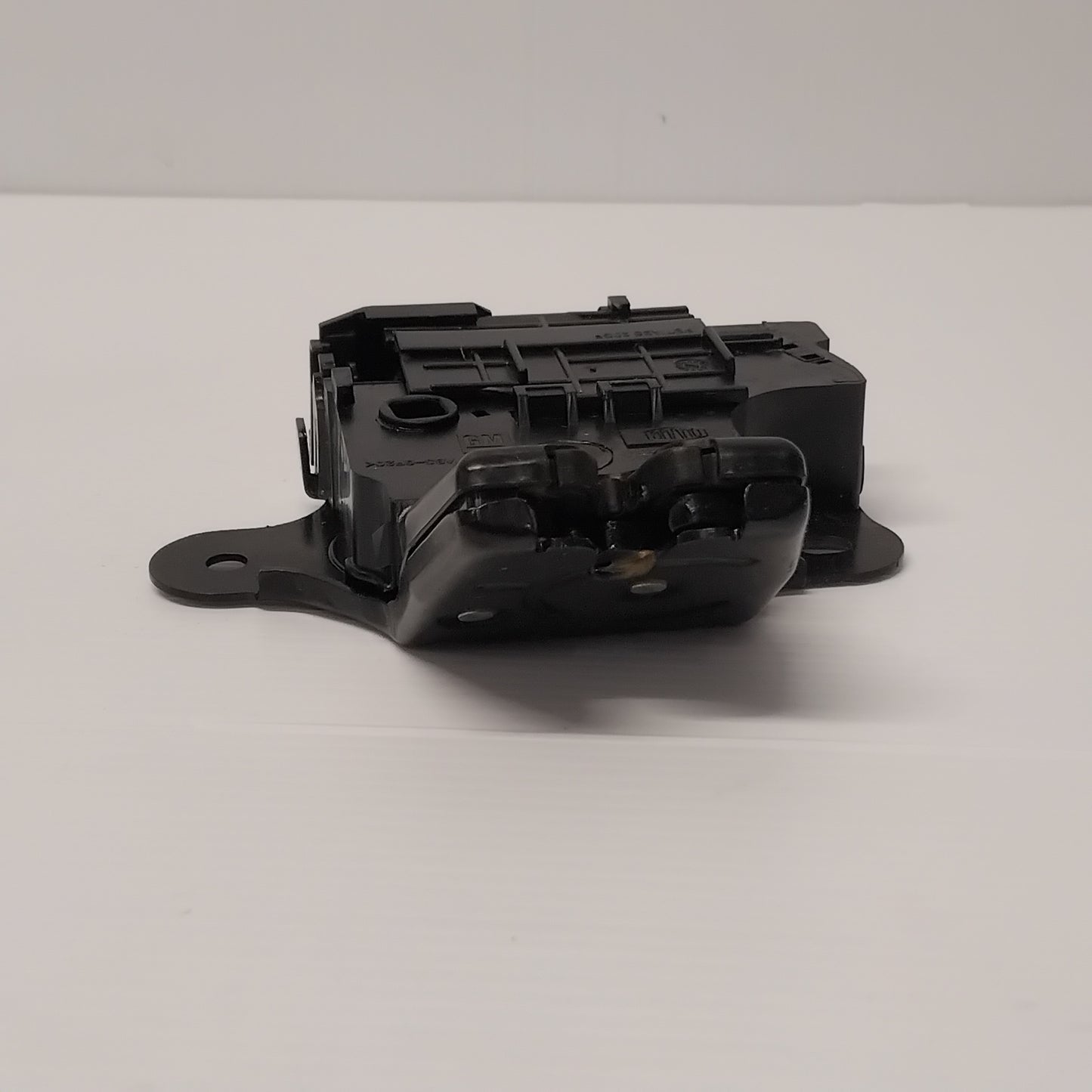Genuine Tailgate Lock - Vauxhall Insignia A / Astra J | 13501988