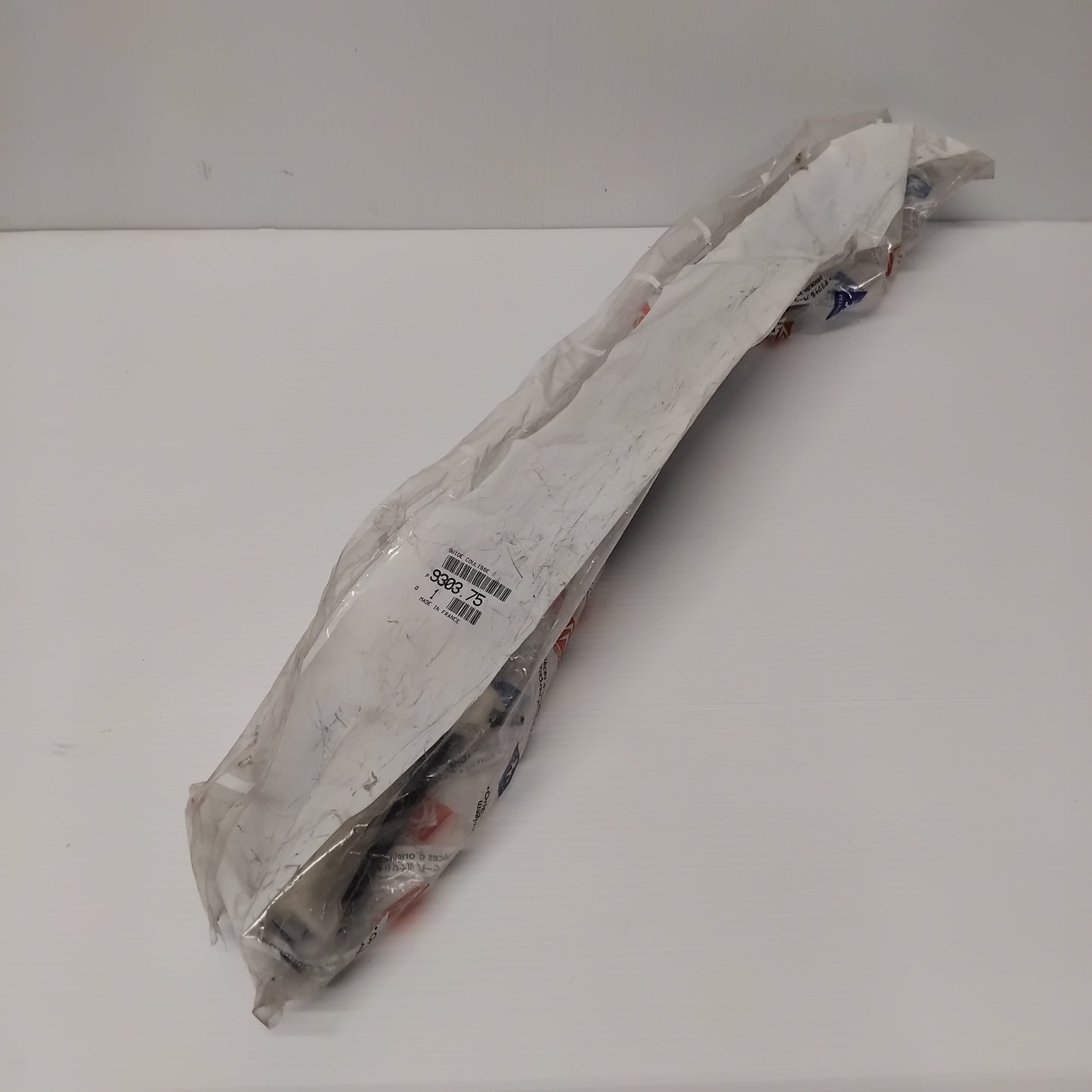 Genuine Front Left Door Window Guide - Citroen Dispatch / Peugeot 806 | 930375