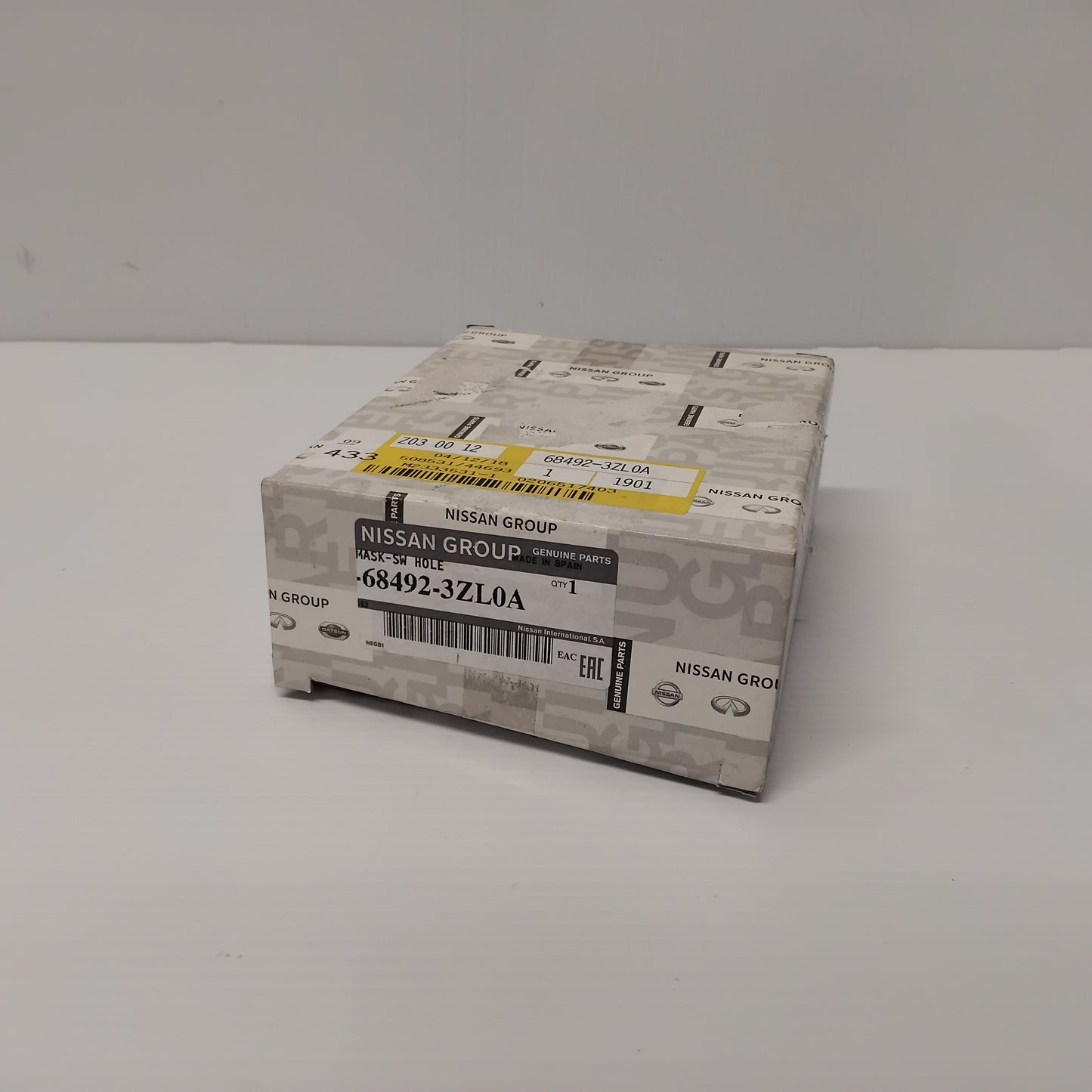 Genuine Aux and USB Socket Console Trim - Nissan Pulsar 2014-2018 | 684923ZL0A