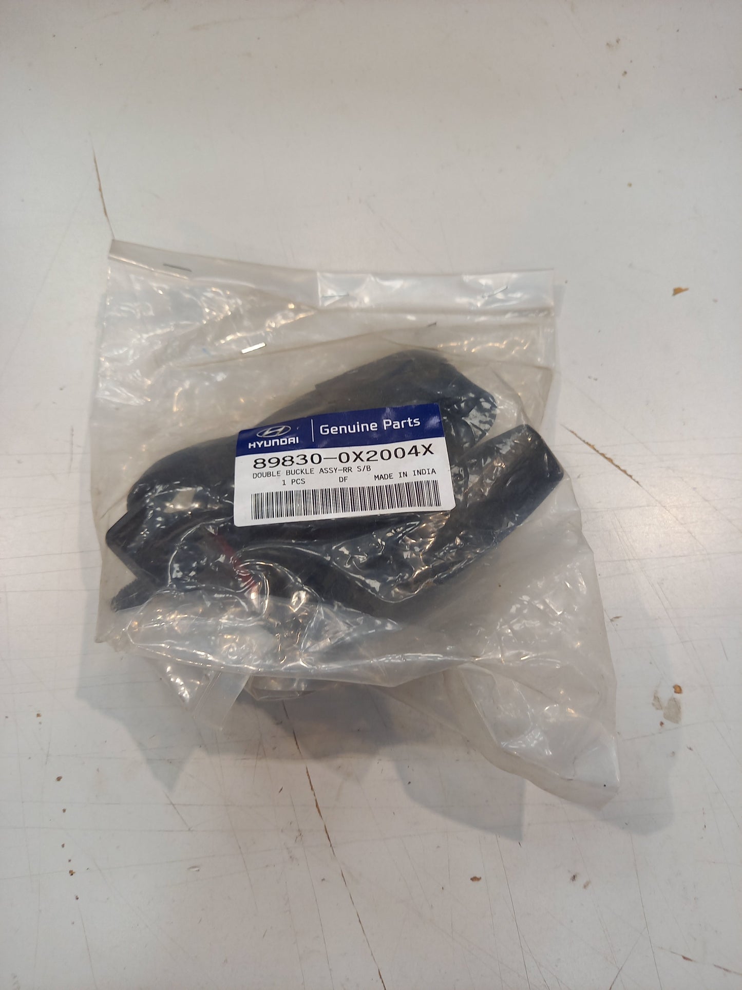 Genuine Hyundai Double Buckle Assy-R | 898300X2004X