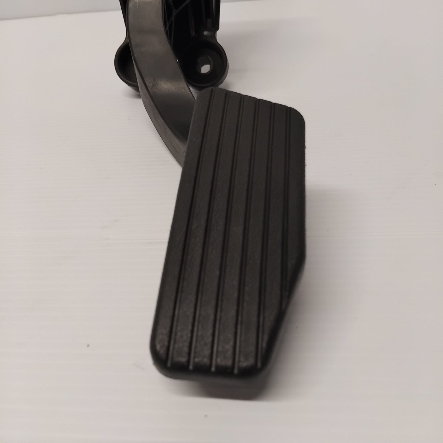 Genuine Hyundai Pedal Assy-Accelerat | 327002E931