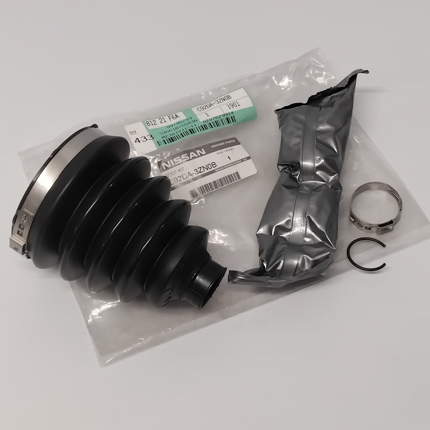 Genuine Front Drive Shaft Boot - Nissan Juke 2014-2018 | C92DA3ZN0B