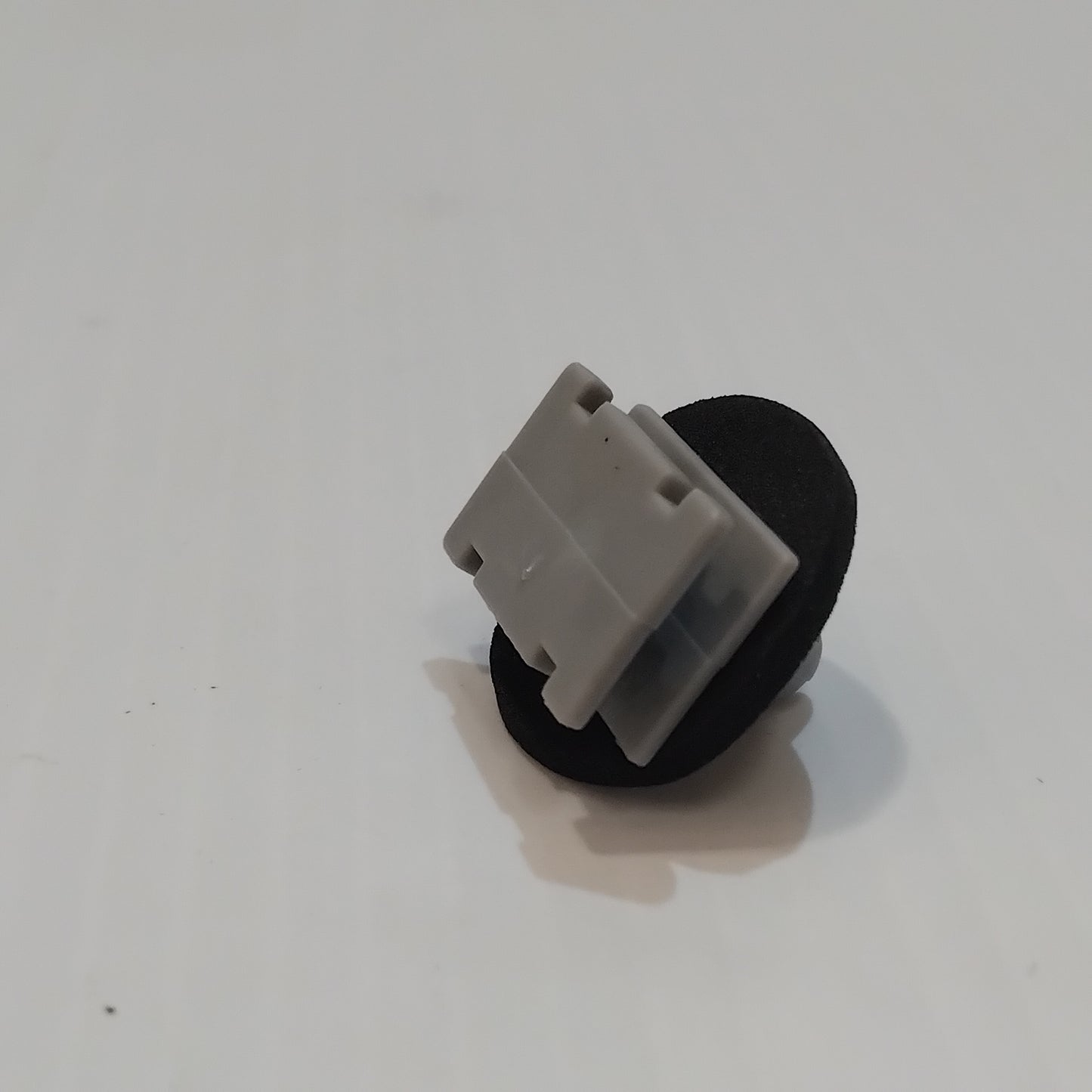 Genuine Body Rocker Moulding Pin - Ford KA 2018-2019 | 2251480