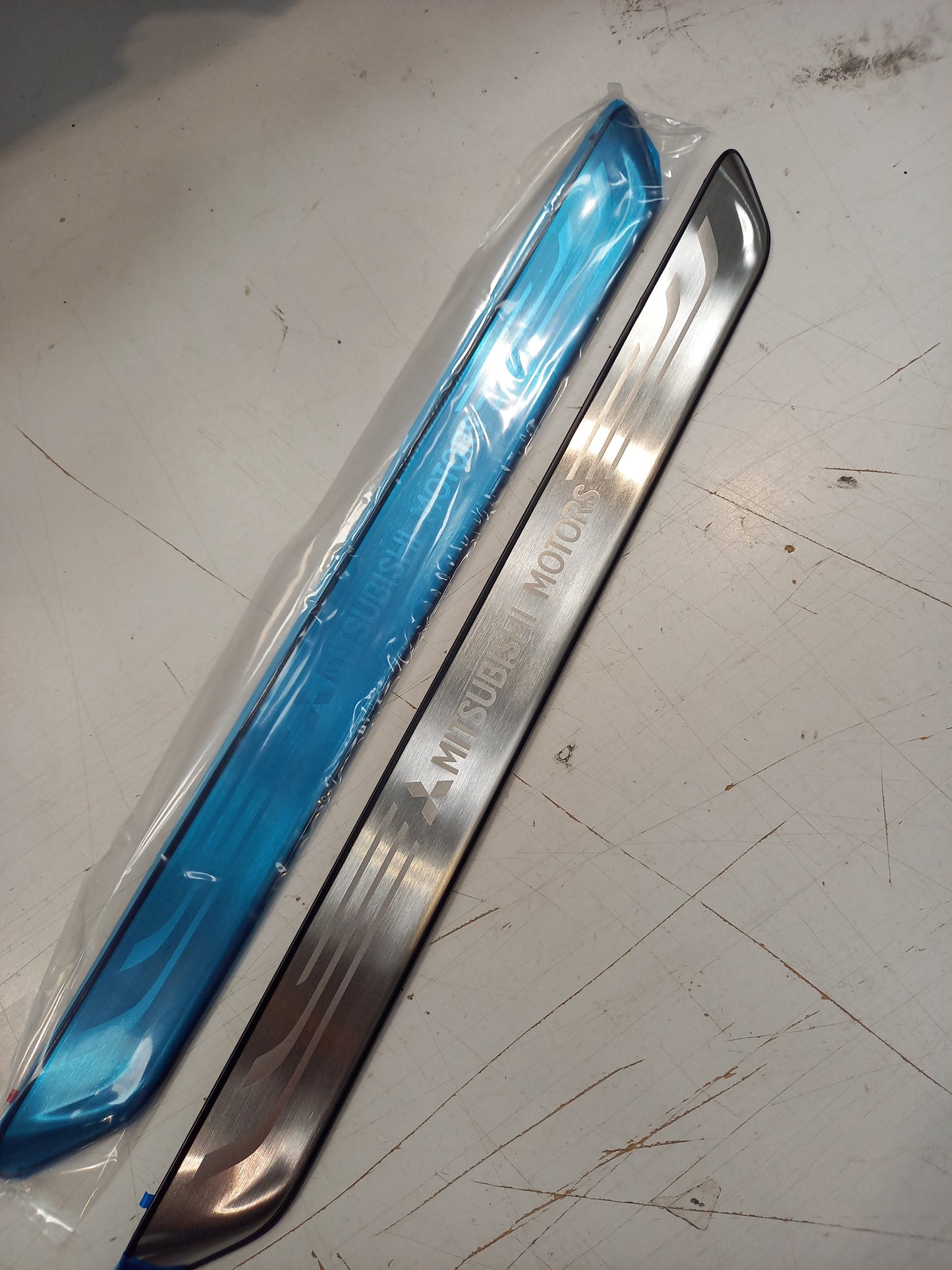 Genuine Mitsubishi Wse Stainless Entry Guards | MZ331173