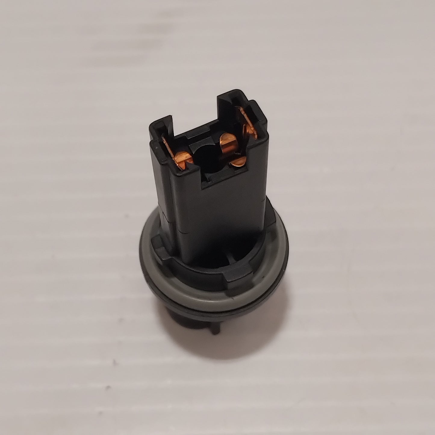 Genuine Ford Holder Assy - Bulb - Double-Pole | 1475359