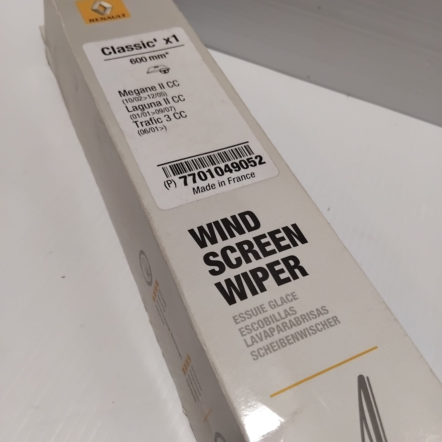 Front Wiper Blades Renault Trafic MK2 | 7701049052