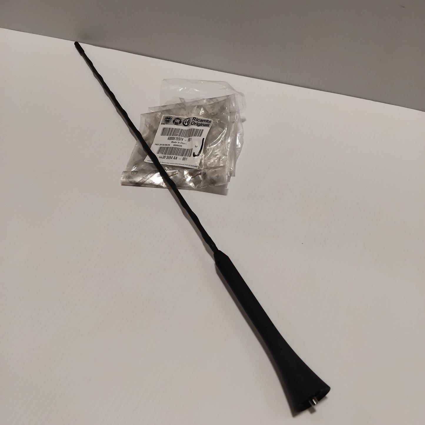 Genuine Fiat Antenna | 6000615924