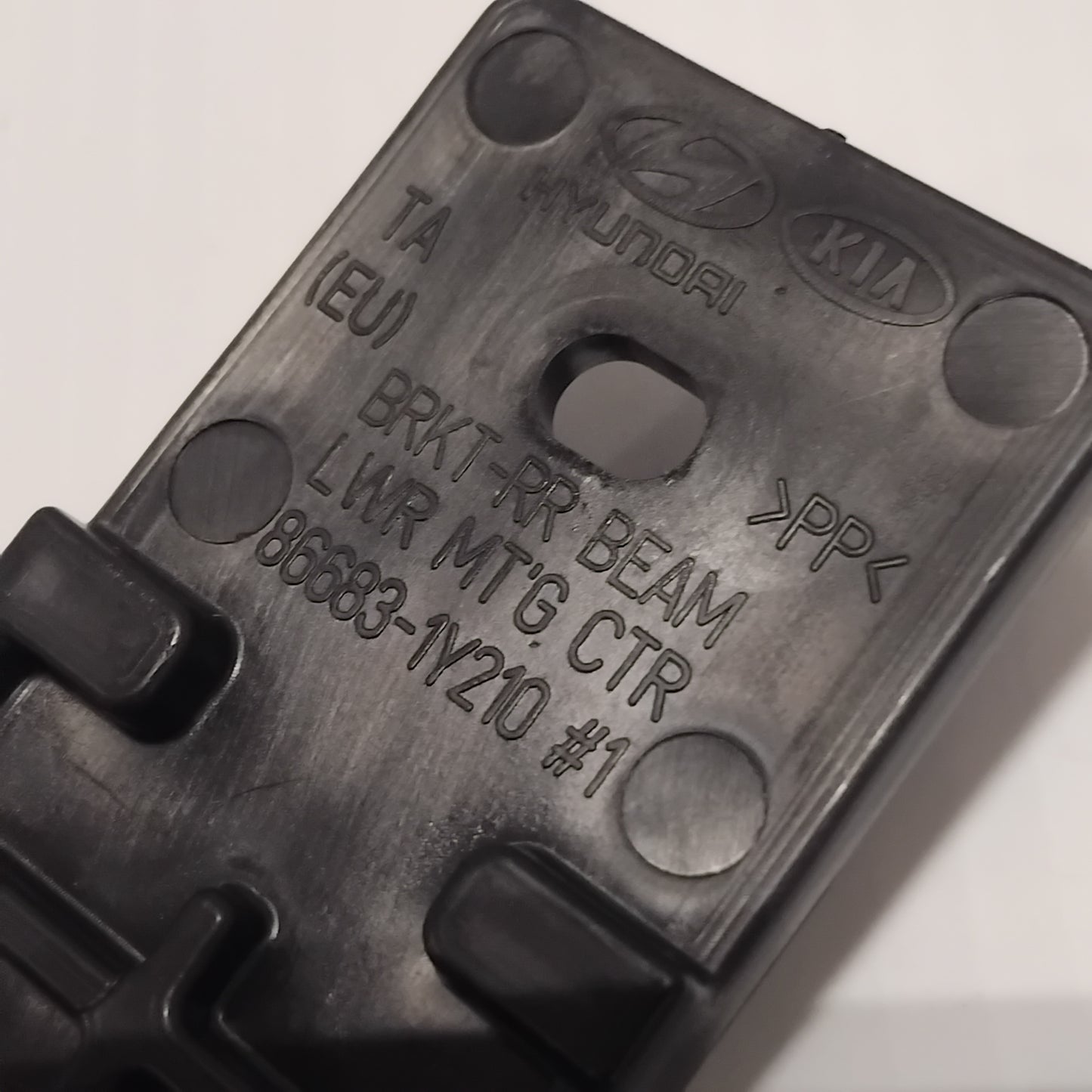 Genuine Rear Bumper Centre Beam Bracket - Kia Picanto 2011-2015 | 866831Y210