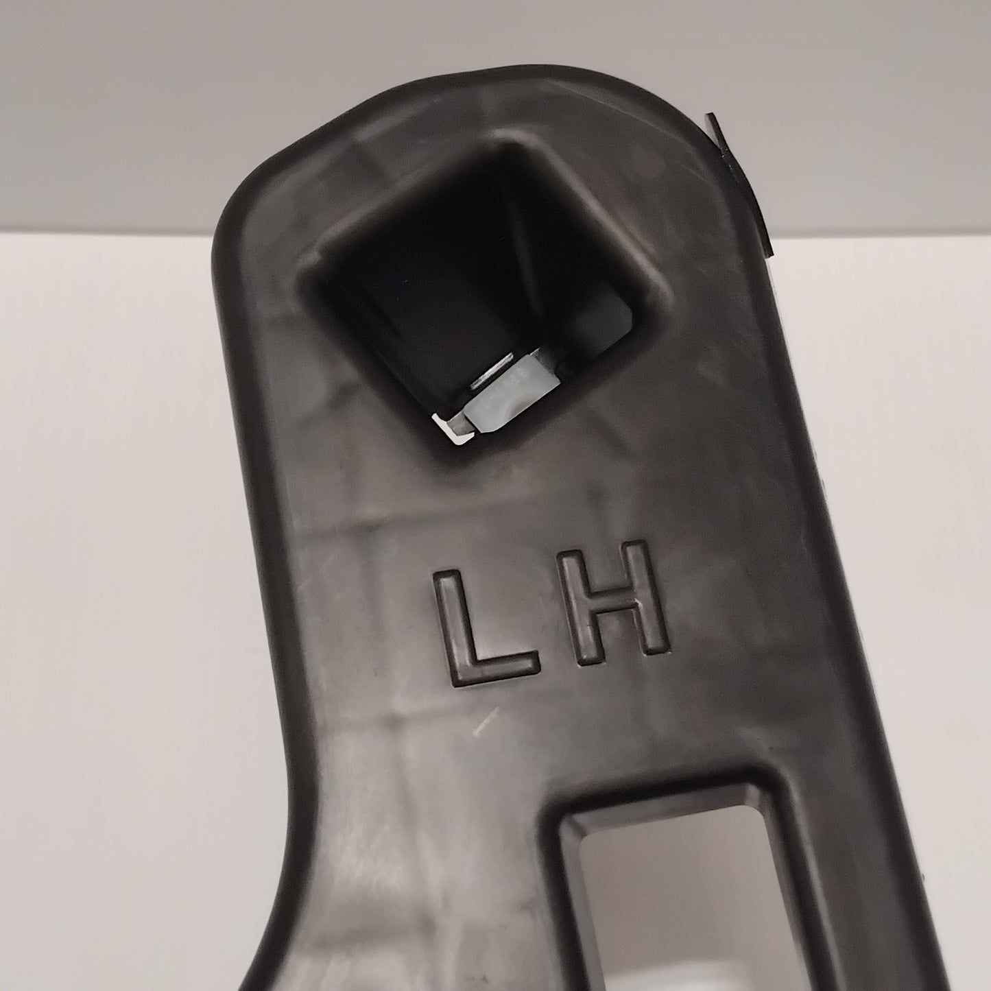 Genuine Kia Reinf-Rr Bumper Cove | 86623A2700