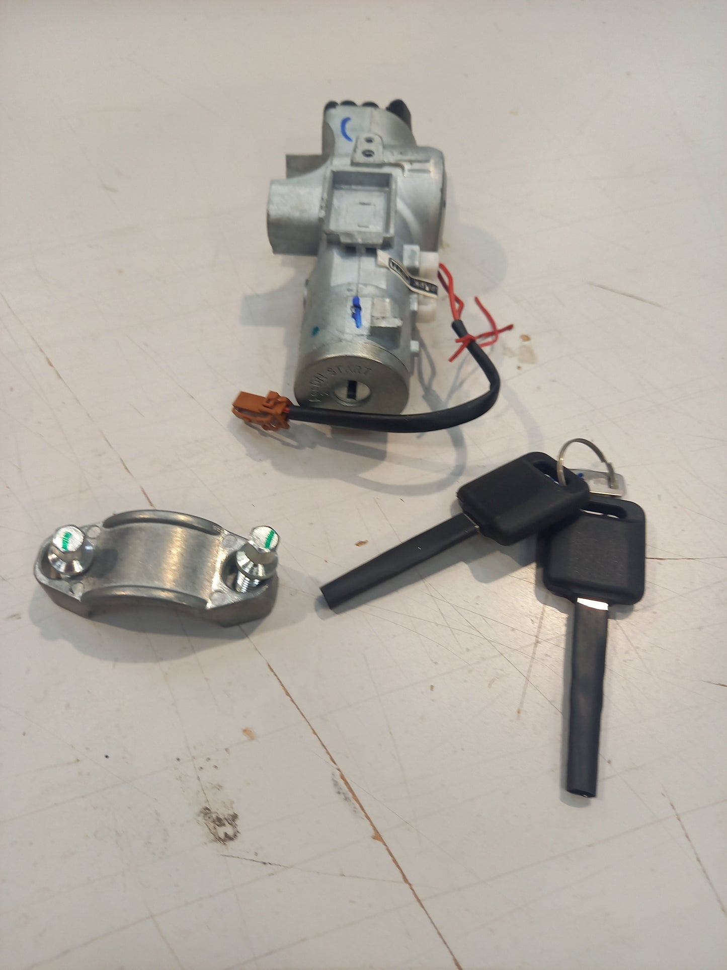 Genuine Nissan Lock Set-Steeri | D87001HAFA