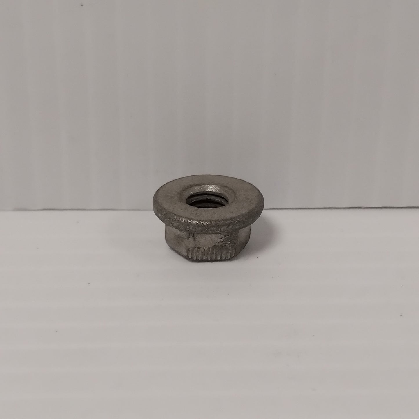 Genuine M6 Fuse Box Nut - Ford Mondeo 2007-2014 | 1381964