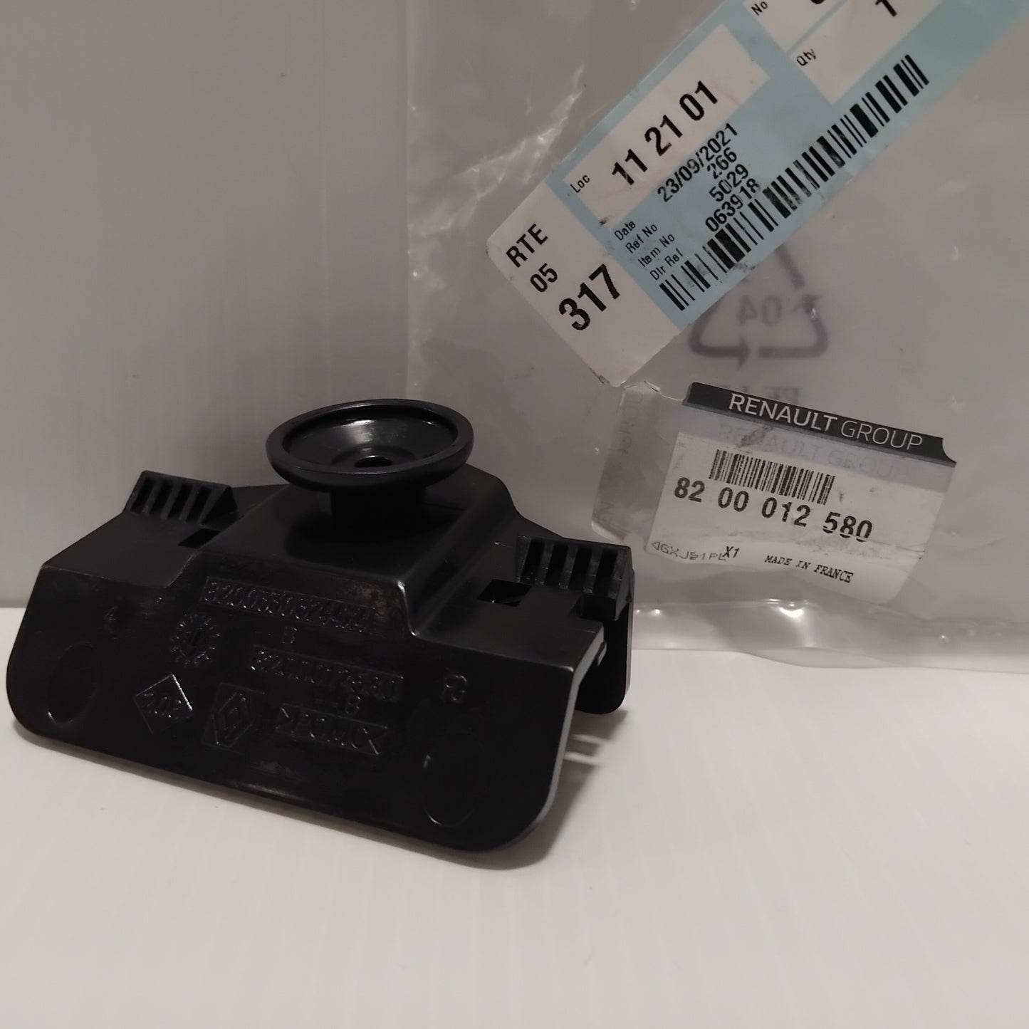 Genuine Renault Bracket Bumber L2 | 82 00 012 580
