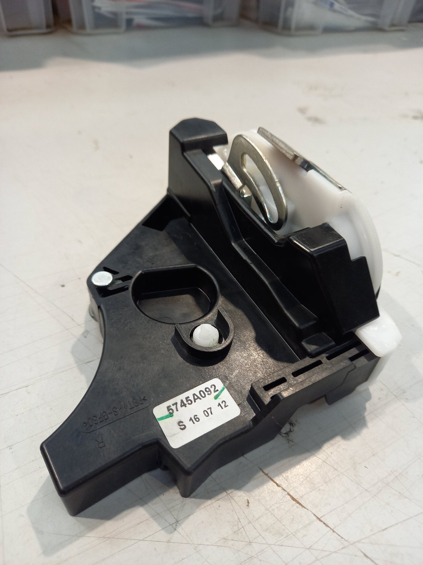 Genuine Mitsubishi Latch,Rr Door,Rh | 5745A092