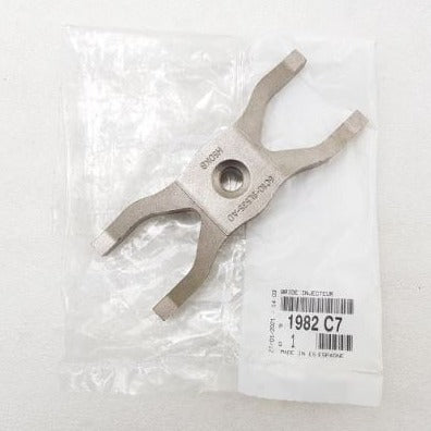 Fuel Injector Clamp - Peugeot Boxer / Fiat Ducato 2006-2011 | 1982C7