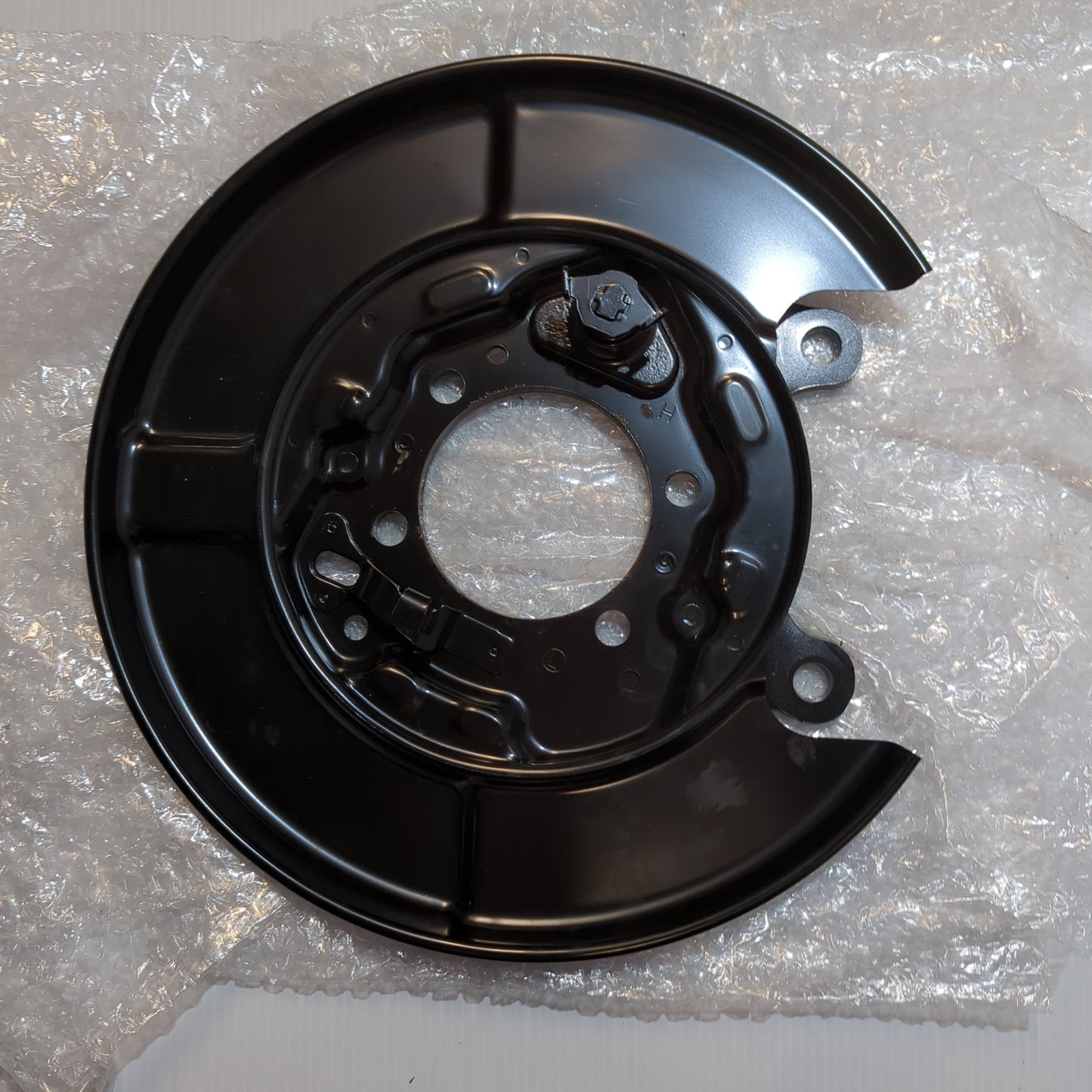 Genuine Rear Left Brake Plate - Nissan Juke 2010-2020 | 44030JE27A