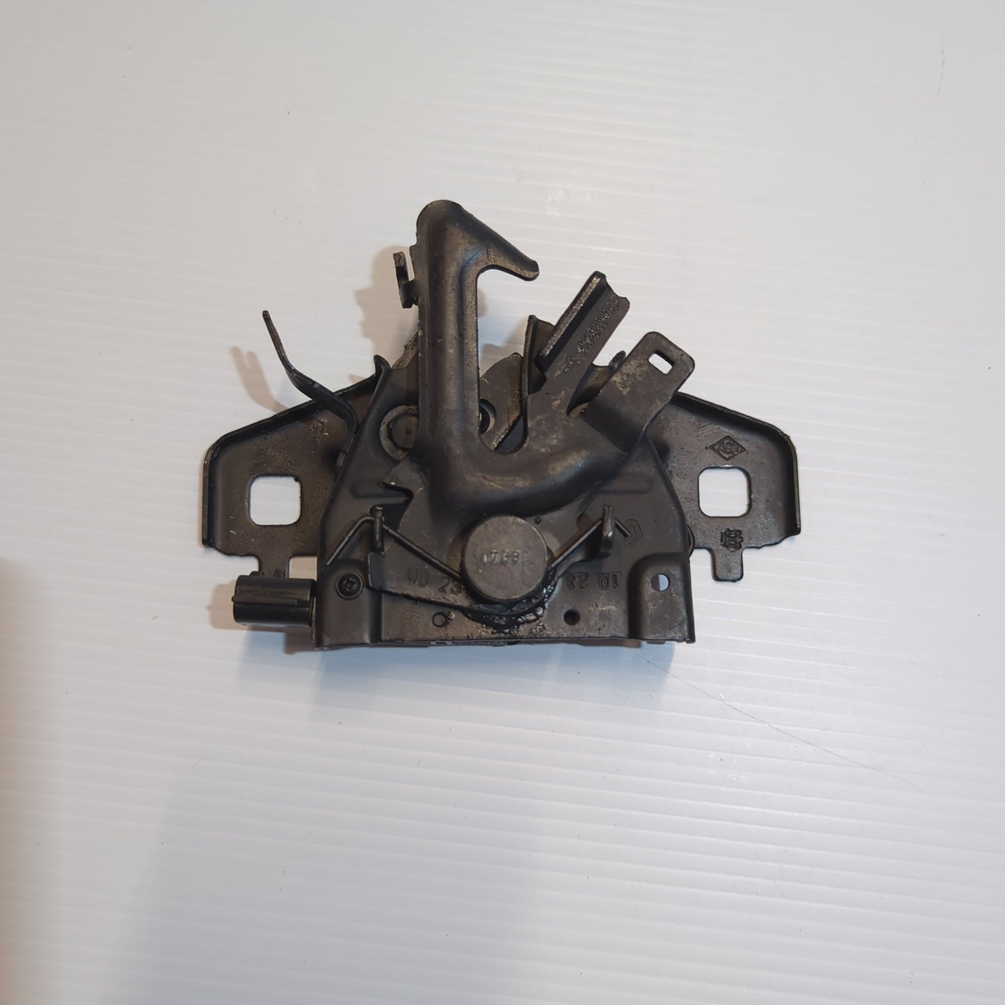 Genuine Renault Lock-Hood  Nla | 65 60 134 55R