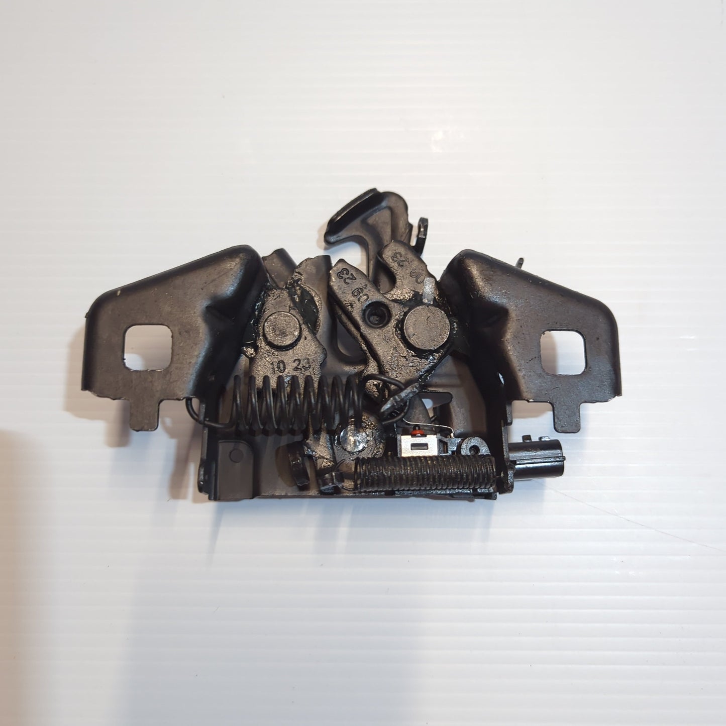 Genuine Renault Lock-Hood  Nla | 65 60 134 55R