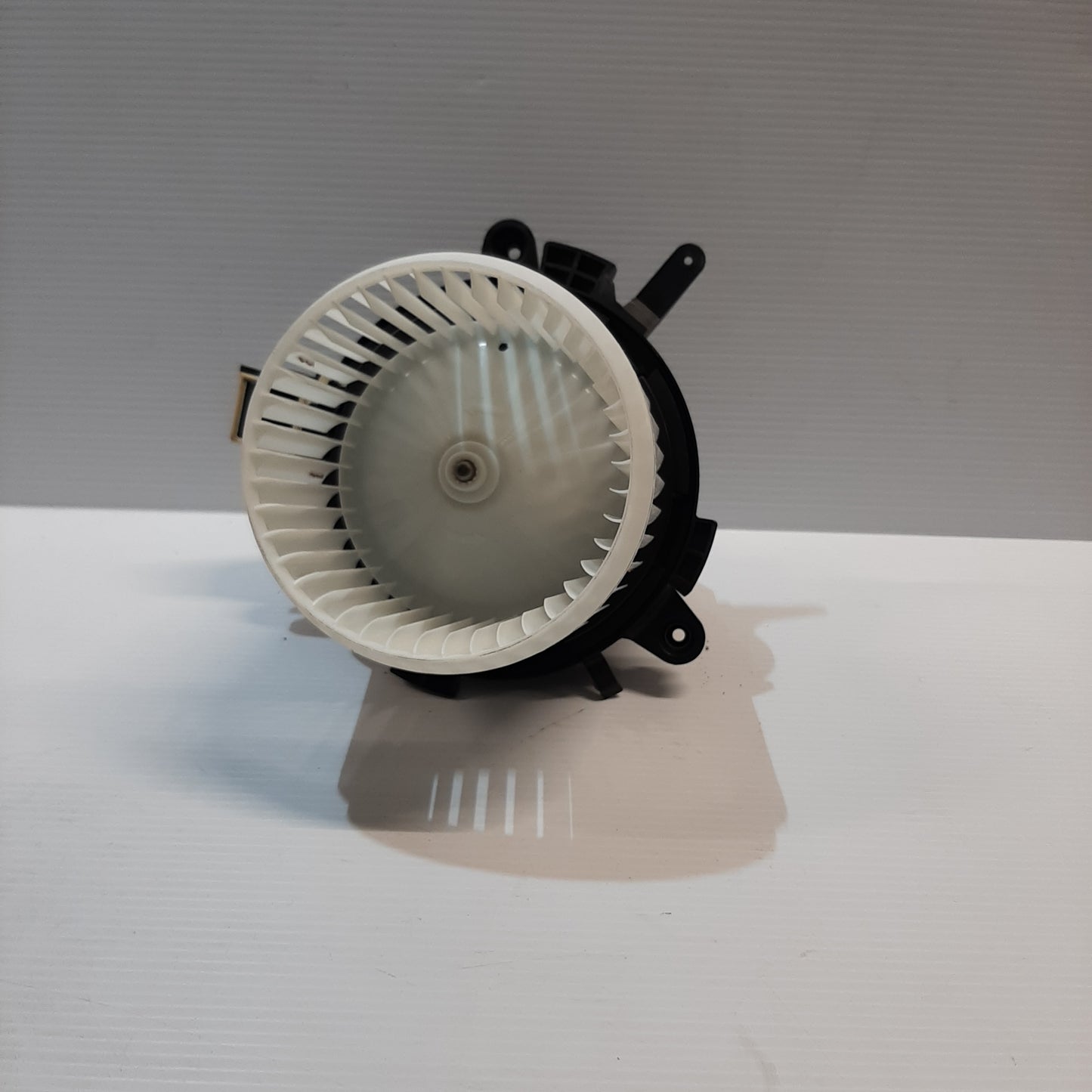 Genuine Peugeot Htr Air Puller | 9849717080