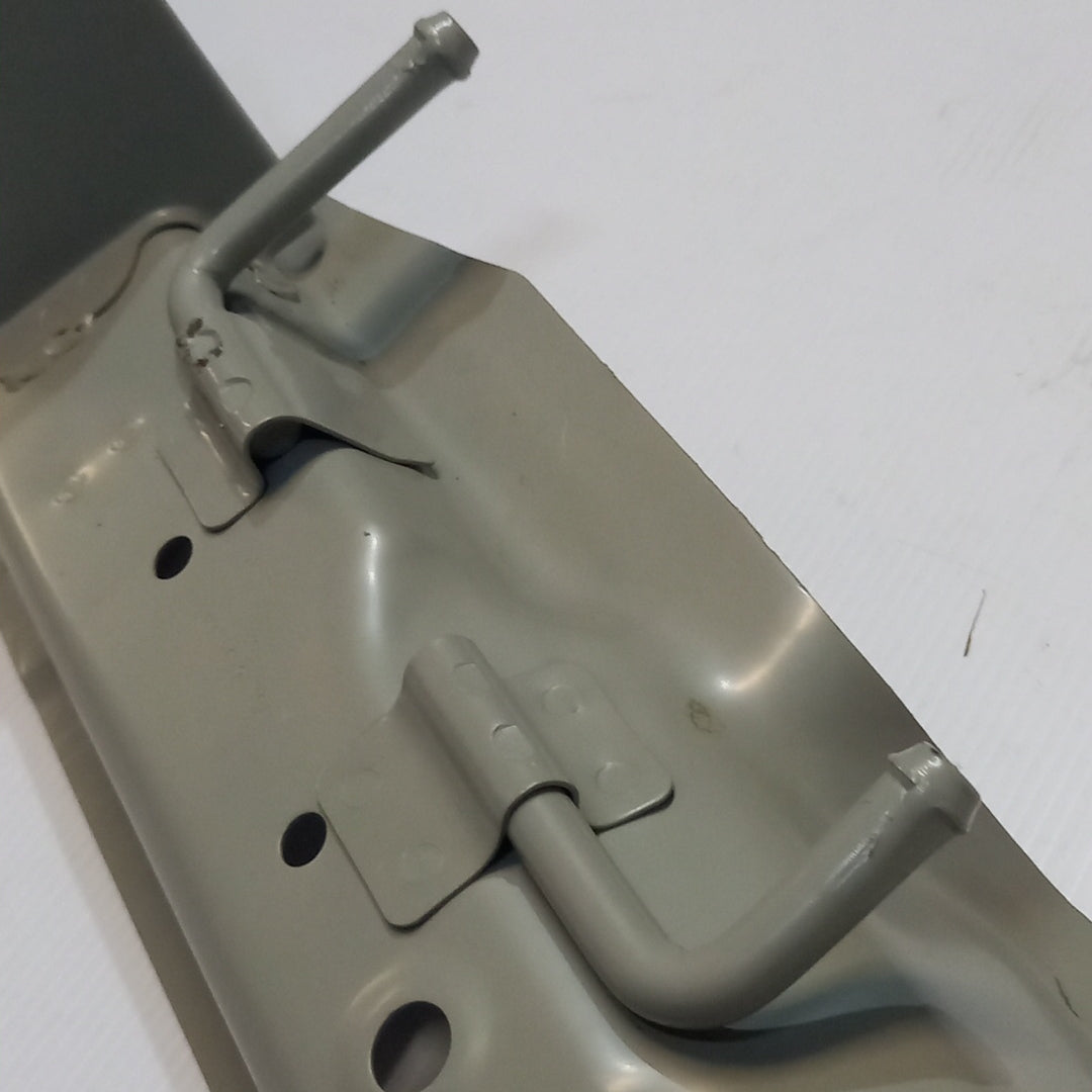 Genuine Floor Right Crossmember - Suzuki | 62620M68K00-000