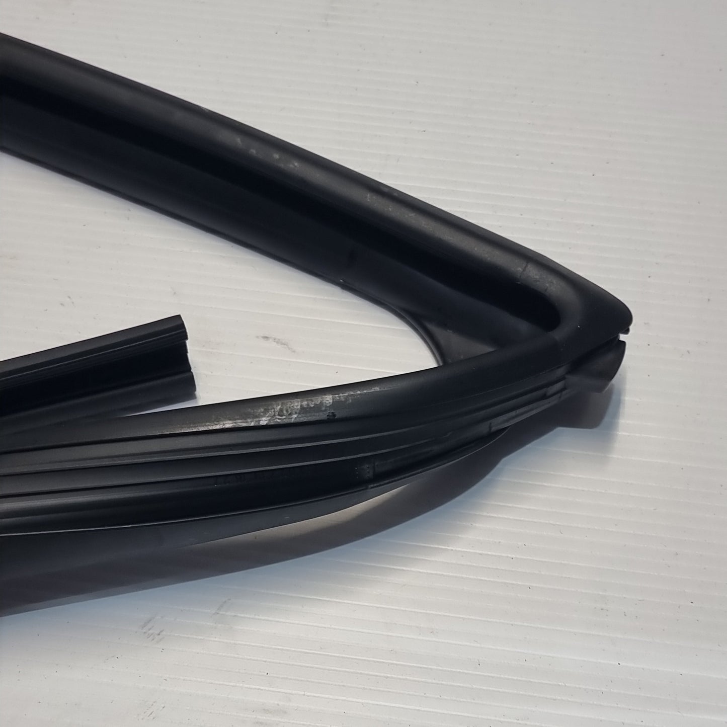 Genuine Suzuki Run,Front Door Glass,R | 83661-61M01-000