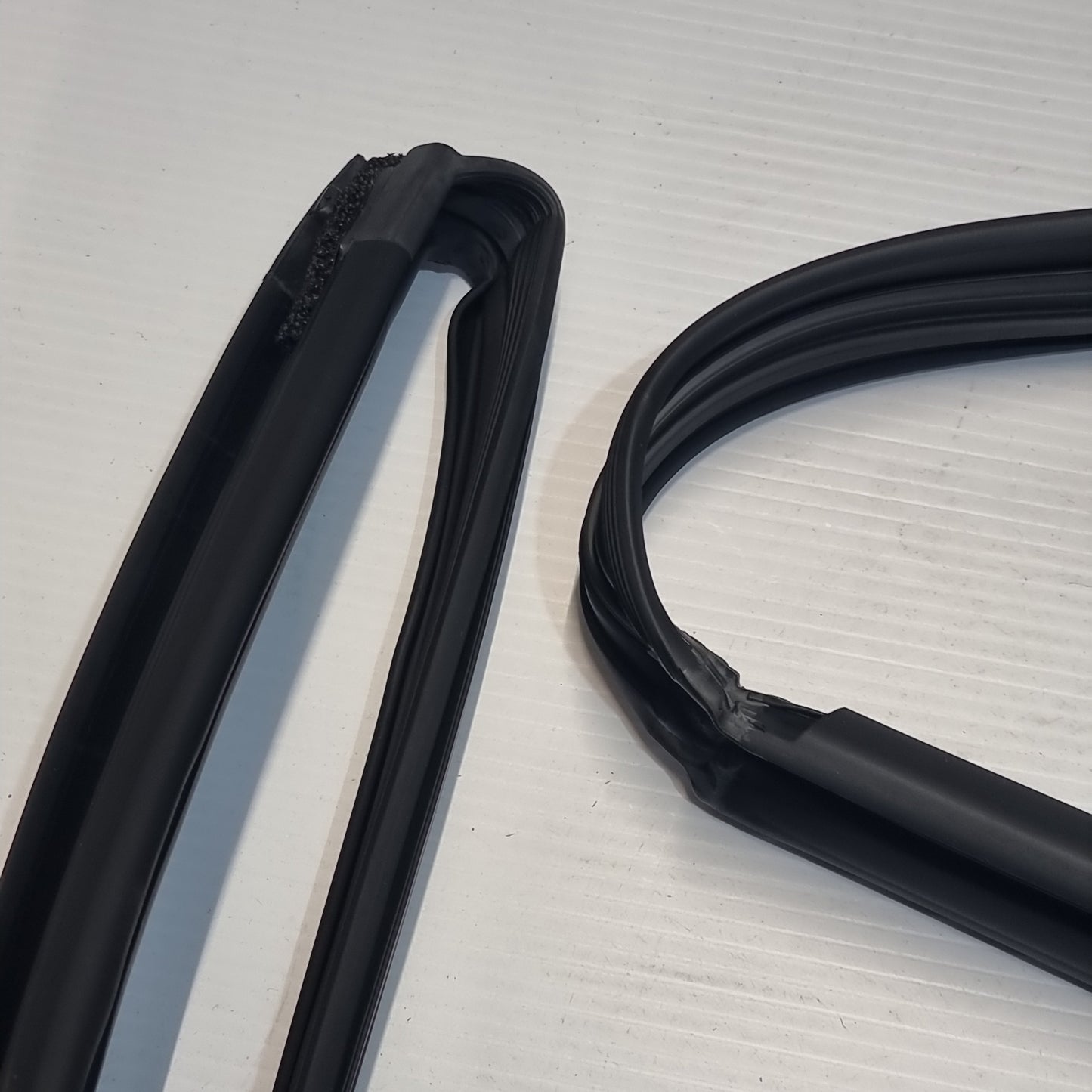 Genuine Suzuki Run,Front Door Glass,R | 83661-61M01-000