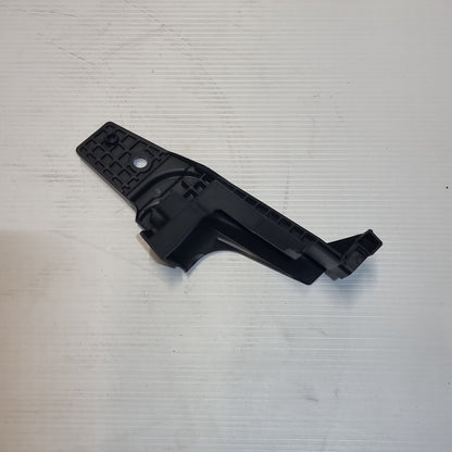 Genuine Left Lamp Bracket - Hyundai i20 | 92151Q0000