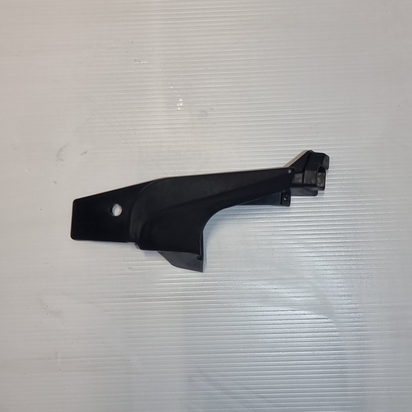 Genuine Front Right Headlight Bracket - Hyundai | 92152Q0000