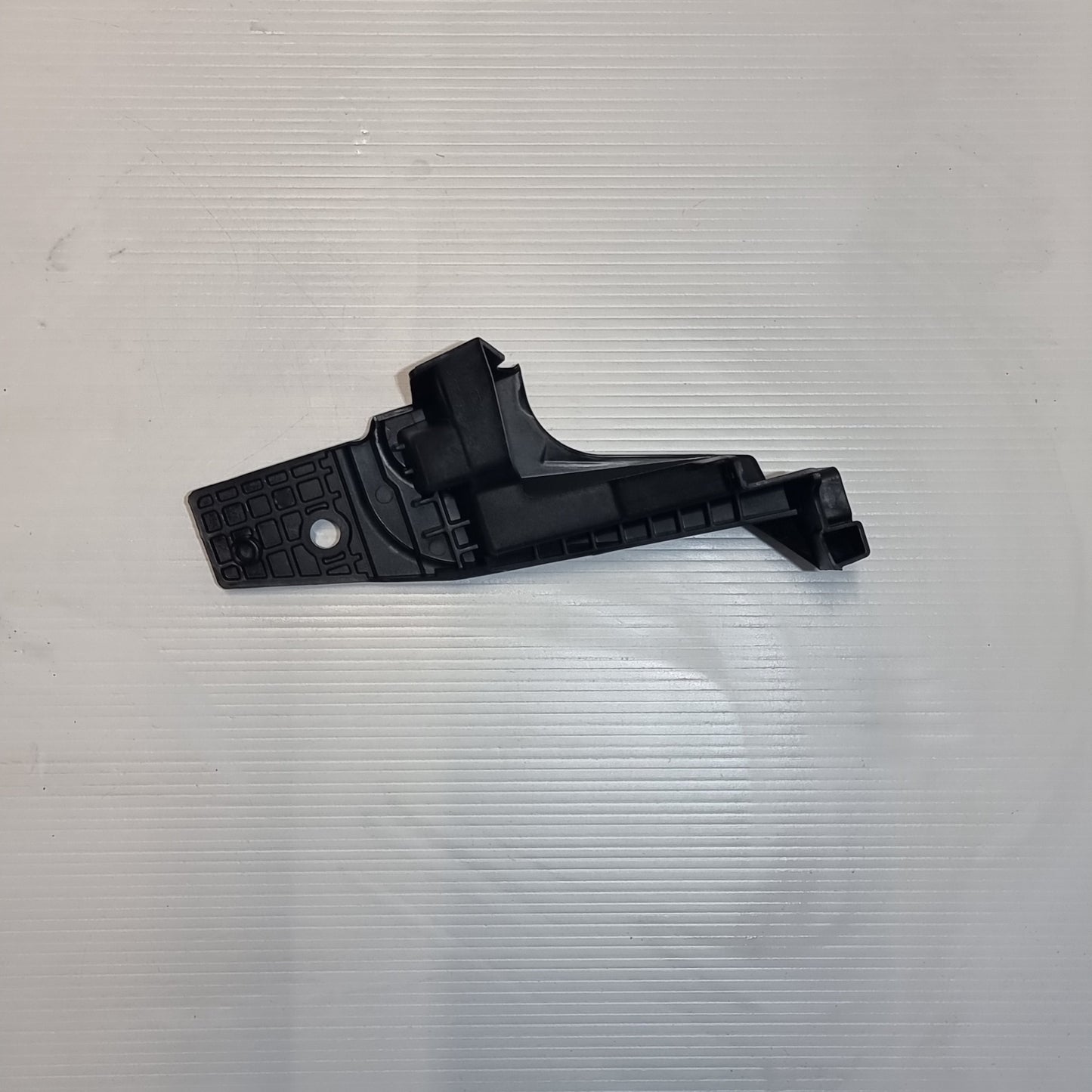 Genuine Front Right Headlight Bracket - Hyundai | 92152Q0000