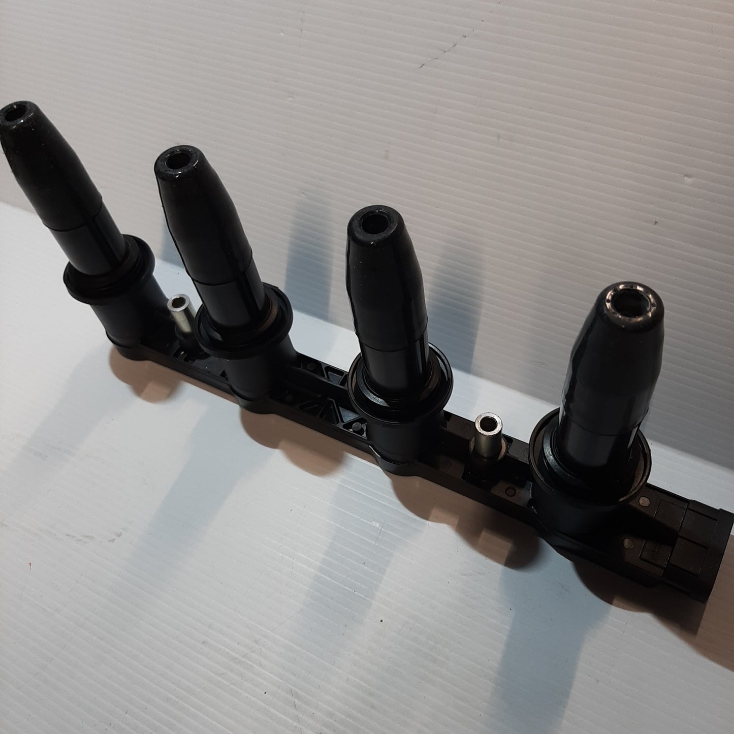 Genuine Ignition Coil - Vauxhall Astra / Corsa / Insignia / Zafira | 55561655