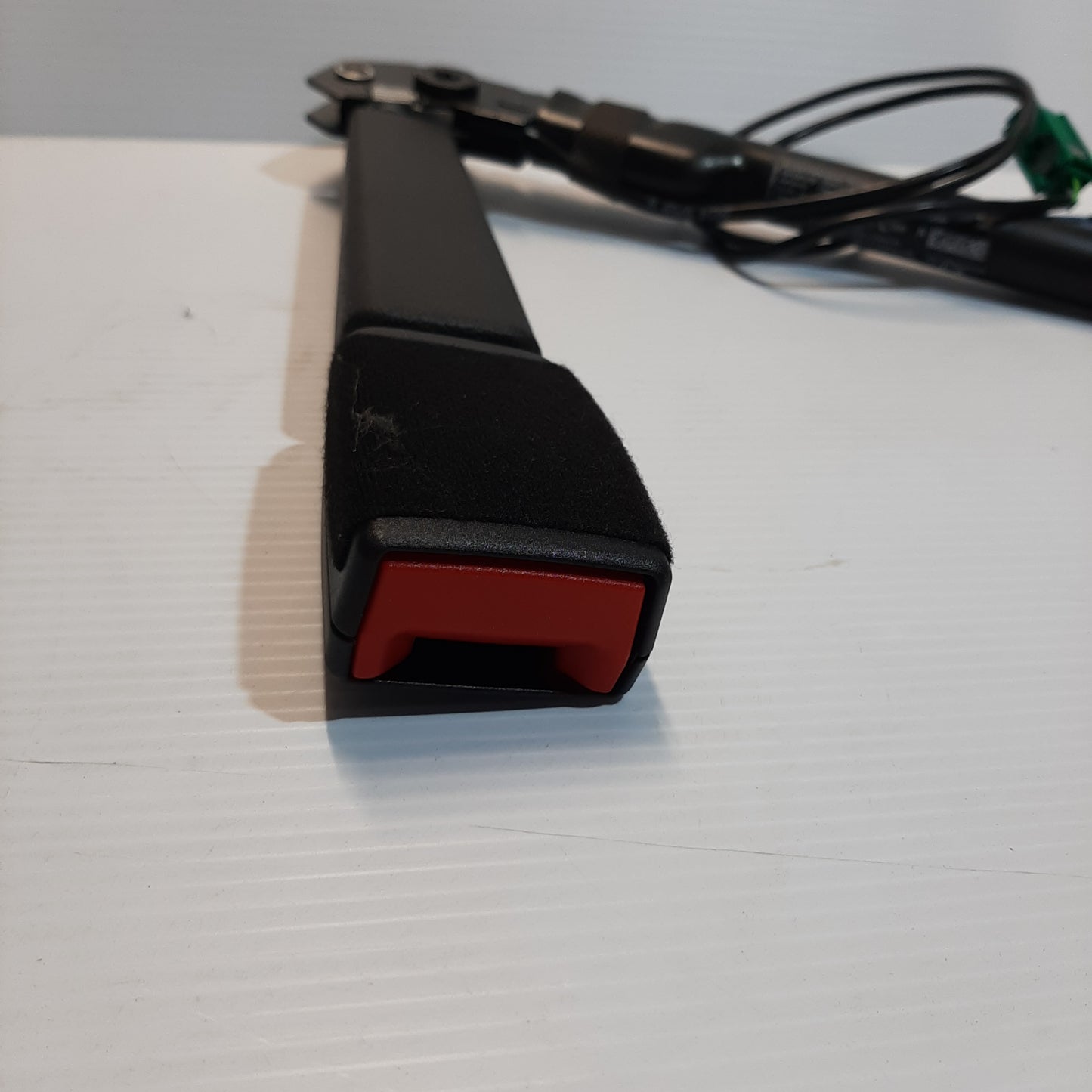 Genuine Driver Seat Belt Buckle - Vauxhall Adam 2013- | 39022041