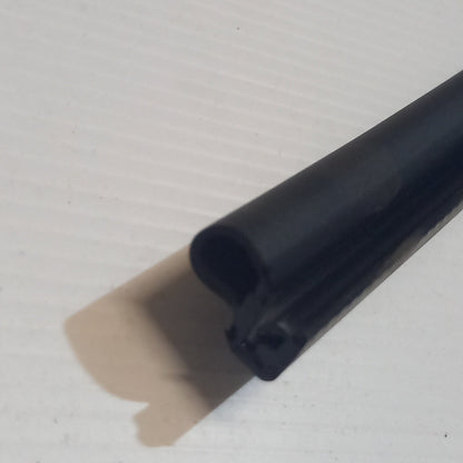 Genuine Lower Rear Door Seal - Renault Captur | 82 83 816 14R