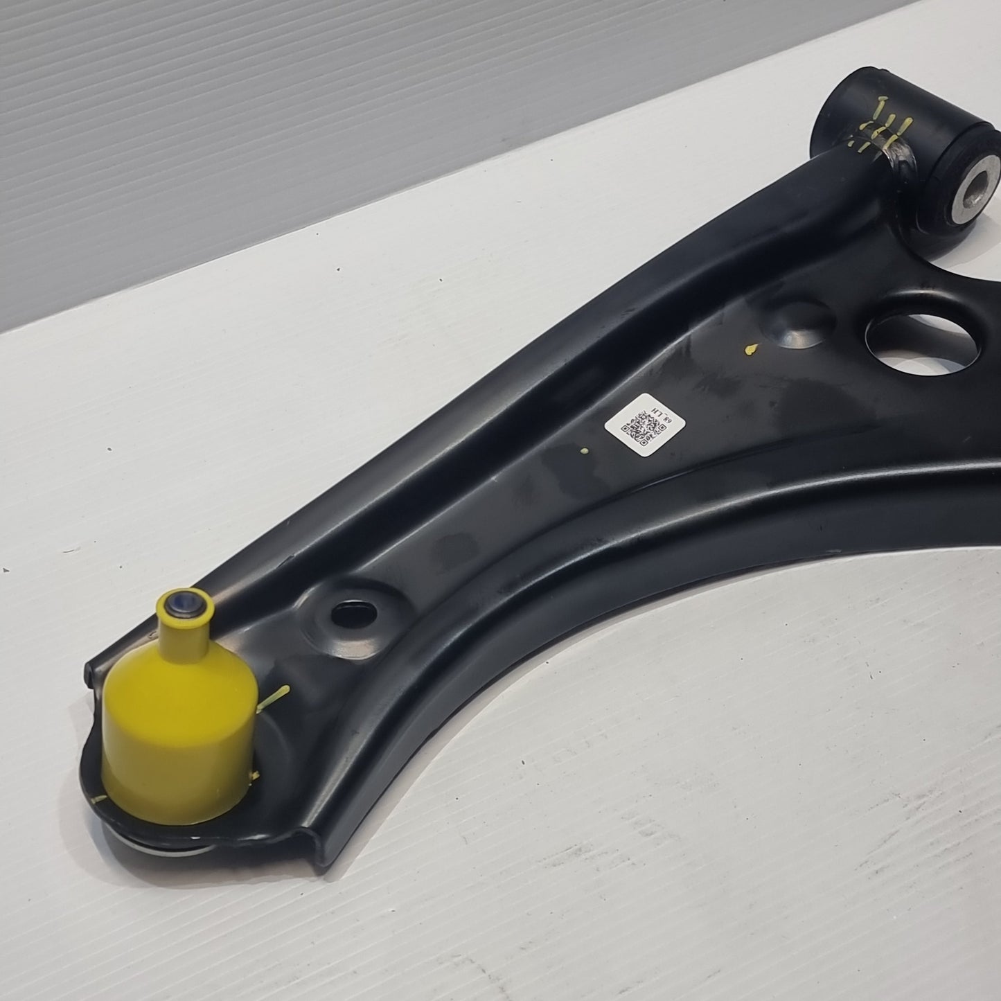 Genuine Suzuki Arm Assy Front Sus | 45201M68P20-000