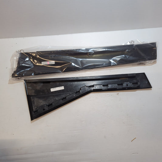 Genuine Rear Left Door Moulding - Renault Senic | 822871797R