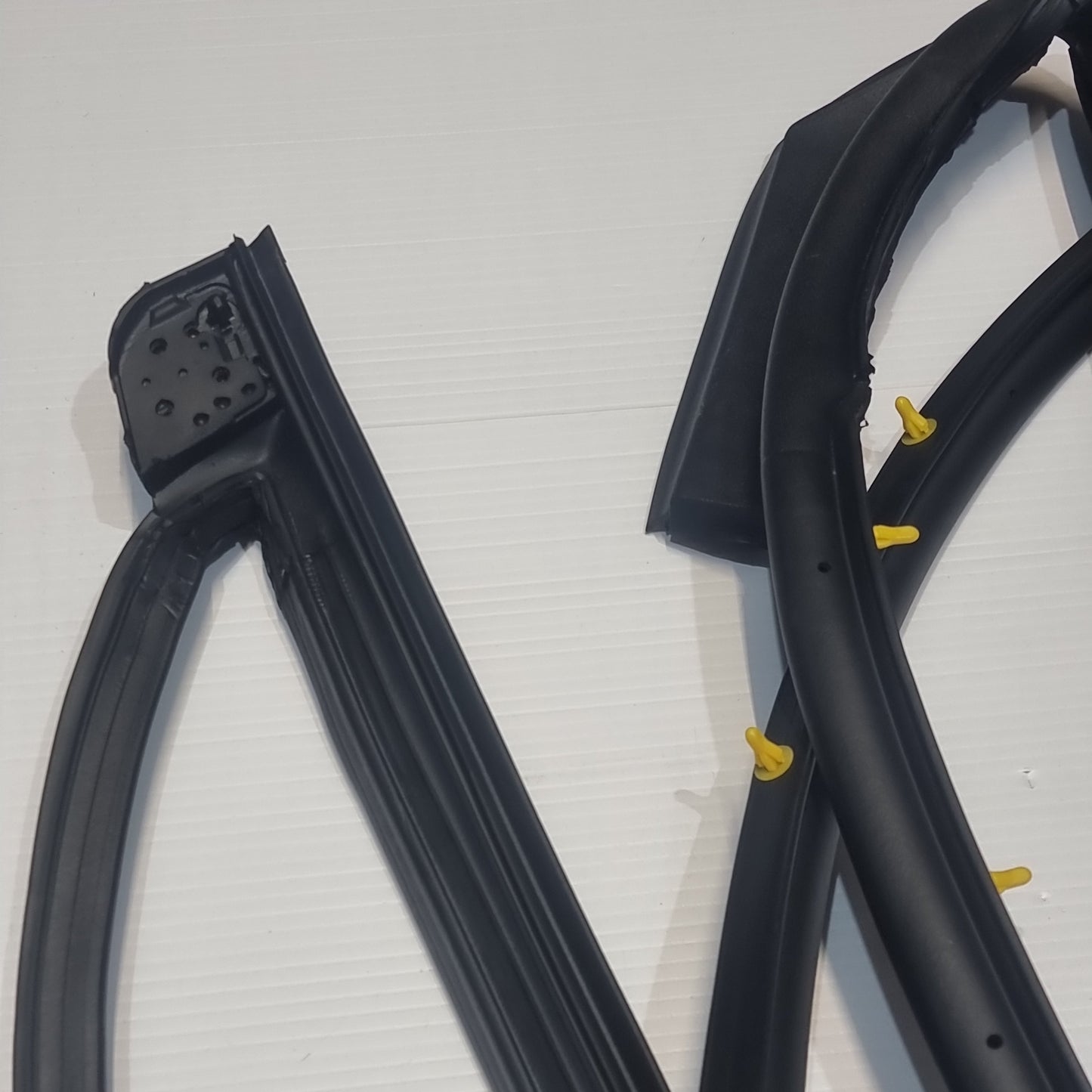 Genuine Kia W/Strip Assy | 82140F1000