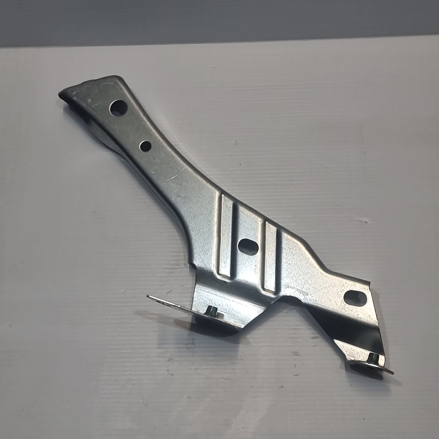 Genuine Front Left Fender Extension Bracket - Ford Focus 2018- | 2311070