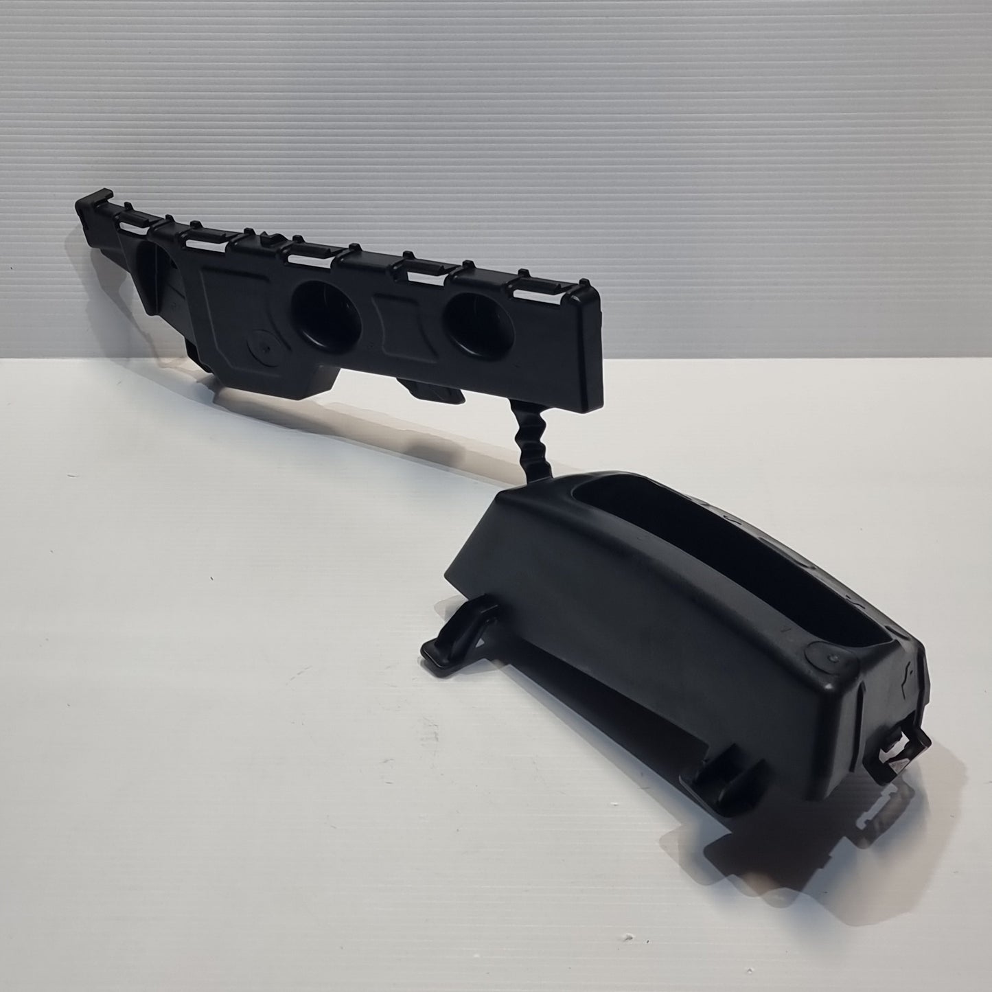 Genuine Left Rear Bumper Guide Mounting Bracket - Vauxhall Mokka | 42541314