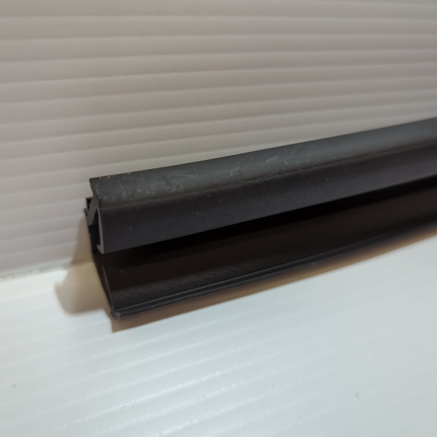 Genuine Nissan Glass Run Rubbe | 823304EA3A