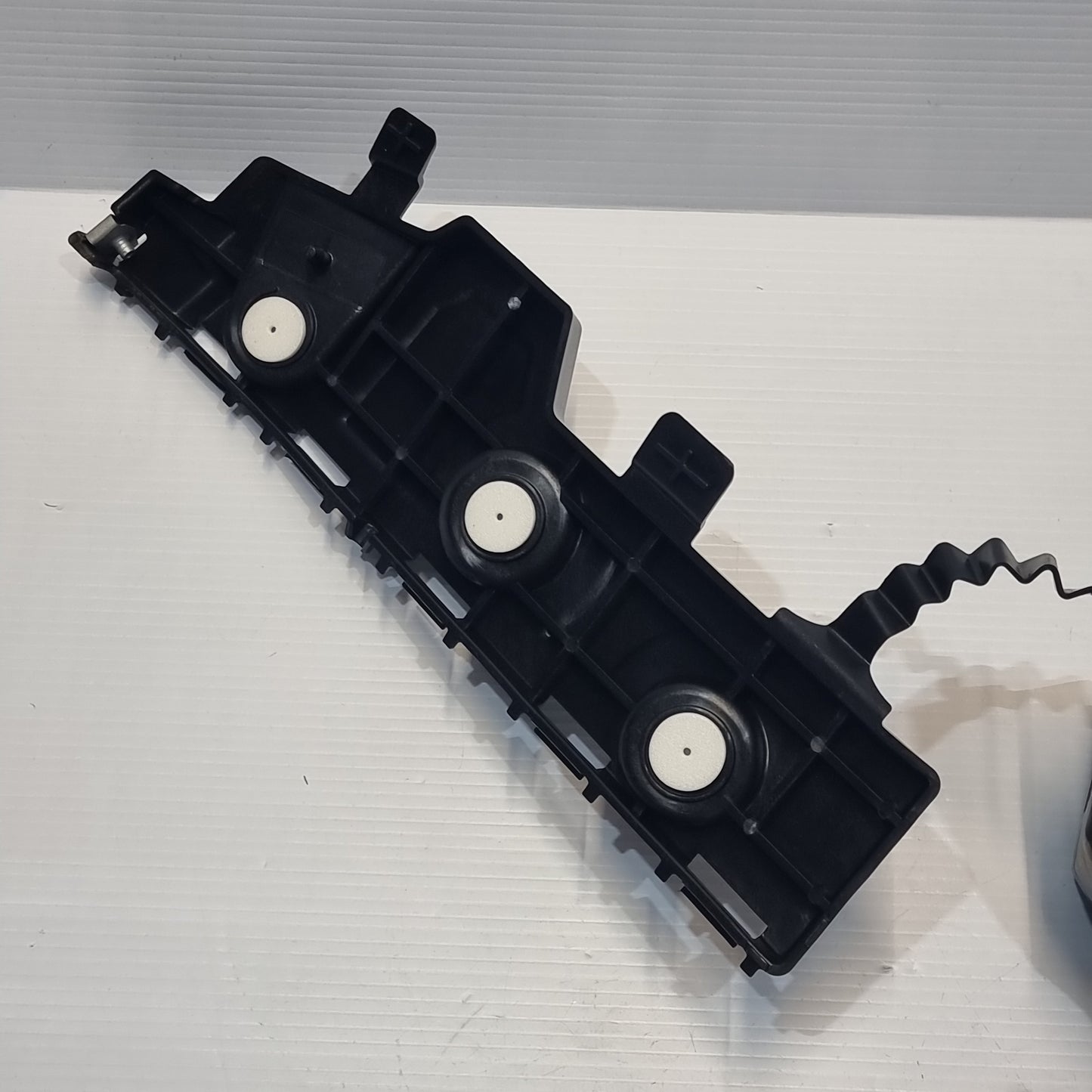 Genuine Left Rear Bumper Guide Mounting Bracket - Vauxhall Mokka | 42541314