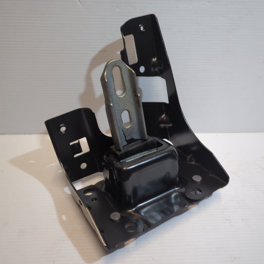 Genuine Left Engine Mounting Bracket - Citroen / Peugeot | 9806658980