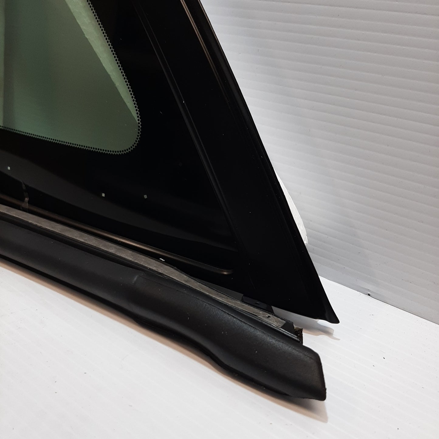 Genuine Side Glass (R) - Mazda | KD2W62950A9D